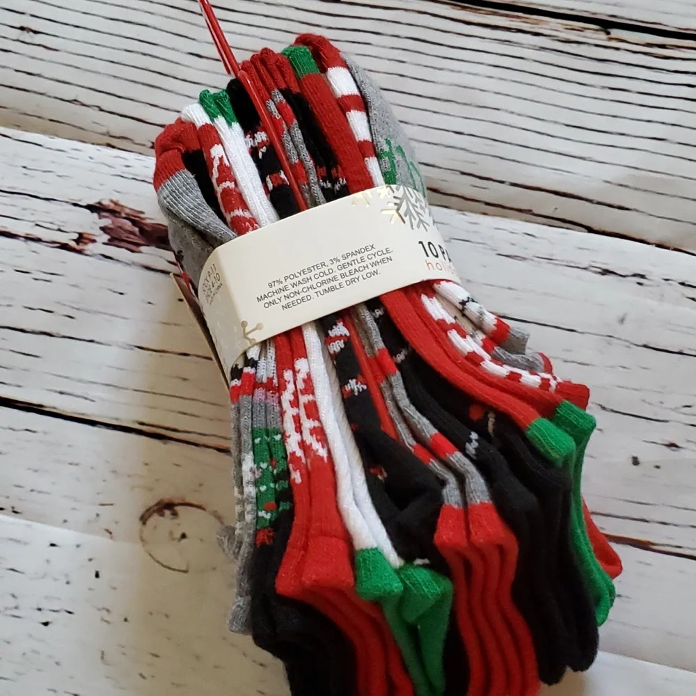 🆕️ TEN PAIRS OF KIDS HOLIDAY SOCKS 🎄